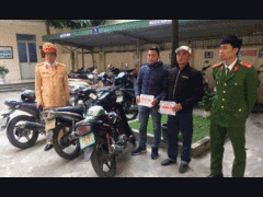 Tạm giữ 2 'cò mồi' chèo kéo khách đi trẩy hội chùa Hương